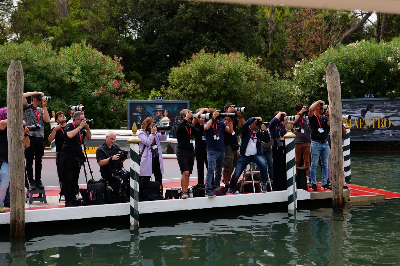 Fotografi alla Darsena del Lido durante la Mostra del Cinema di Venezia